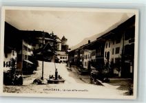 1663 Gruyères - La rue et le Crucifix