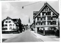 9642 Ebnat-Kappel - Haupstraße, Blick zur Kirche