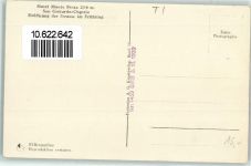 St Gotthard - Auto zwischen Schneemauern