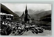 7188 Sedrun - Schafherde Kirche