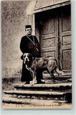 Hospiz Großer Sankt Bernhard Pass - Mönch mit Bernhardiner Hund