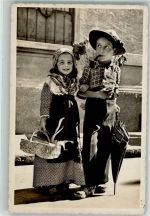 6900 Lugano 1945 Foto AK Zwei Kinder in ortsüblicher Kleidung Pfeife Ort lt. Fotograf Vicari