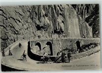 Schöllenen - Teufelsbrücke Radfahrer und Spaziergänger