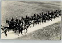 Kavallerieabteilung zu Pferde auf dem Marsch Militär Schweiz Privatfoto AK