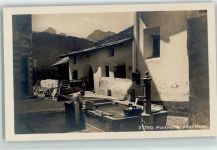 7504 Pontresina - Frau am Brunnen beim waschen