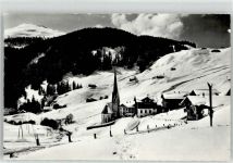 7246 St. Antönien Winter Platz mit Kreuz