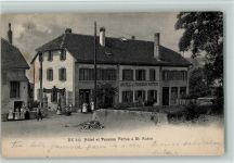 2024 St-Aubin-Sauges St-Aubin 1905 - Hotel Pattus - Gäste Familie vor dem Haus