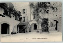 Chillon Chateau - La Cour Entree du souterrain