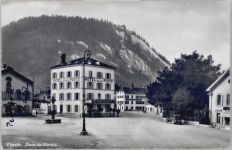 2114 Fleurier - place du Marche