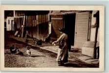 Werbung - Chocolat Klaus - Bäuerin beim Hühner füttern AK Klaus Schokolade