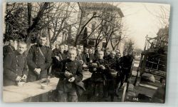 Pioniere mit Essgeschirr Pause Rast WK I Militär Schweiz 1917 Foto AK