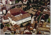 6430 Schwyz - Kloster St.Peter , Fliegeraufnahme AKU2