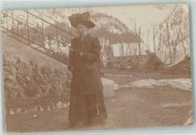 Gebrauchsspuren Privat Foto AK Elegante Dame mit Hut