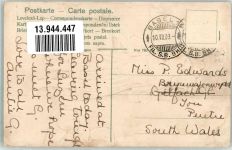 1909 Prägedruck Mädchen mit einem Trog mit echter Stoff Applikation AE 186