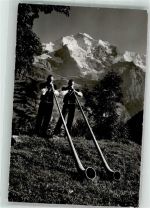 Adelboden BE Zwei Alphornbläser aus dem Berner Oberland vor der Jungfrau Ort lt. Fotograf Gyger Alphorn Foto AK