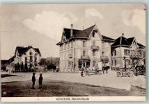 3210 Kerzers 1923 Foto AK Bahnpost Zug 372 Geschäft Konsum Pferdewagen Bahnhofplatz