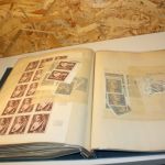 Frankreich 2 Bogenmappen mit Bogenteilen / Einheiten / Marken