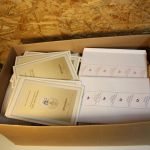 Karton mit Ersttagsblättern Bund inkl. 2 Alben + 5 Alben leer (mit Hüllen)