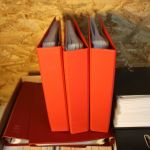 Karton mit Ersttagsblättern Bund inkl. 2 Alben + 5 Alben leer (mit Hüllen)