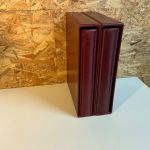 2 Safe Variant Alben + Schuber in rot mit Hüllen für ETB