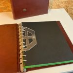 2 Safe Variant Alben in braunrot mit Hüllen für ETB