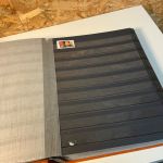 2 Einsteckbücher braun mit 60 schwarzen Seiten (mit Mängeln)