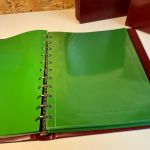 2 Safe Variant Alben in rot mit Hüllen für ETB