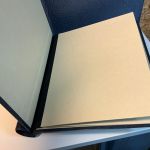 2 Leuchtturm Klemmbinder mit Schuber blau