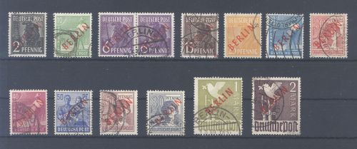 Berlin Michel Nummer 21-34, Rotaufdruck gestempelt, 33-34 gp. BPP