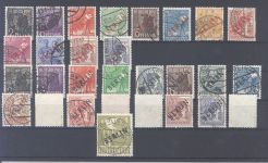 Berlin, gestempelter Posten Rot- und Schwarzaufdrucke auf Steckkarte