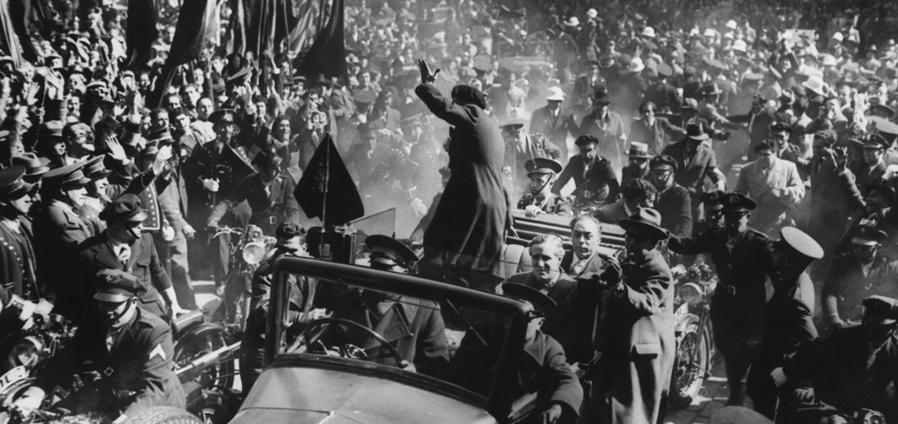 El President Companys torna al Palau de la Generalitat aclamat pel poble | 1 de març de 1936