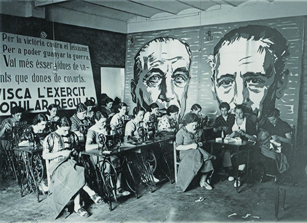 Dones de la rereguarda cosint | 1937
