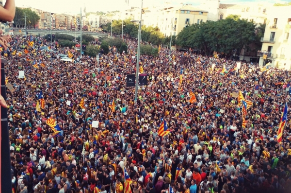 Manifestació per l'aturada de país al centre de Girona | 3 d'octubre de 2017 / ACN
