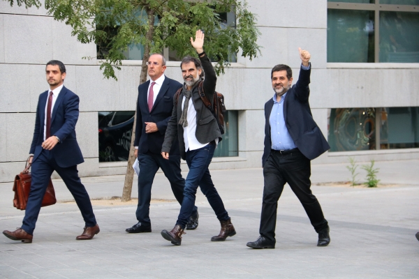 Cuixart i Sànchez just abans d'entrar a l'Audiència Nacional | 16 d'octubre de 2017 / ACN
