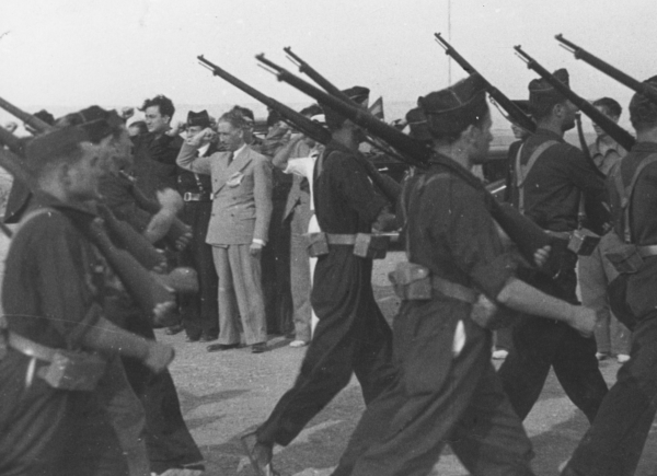 Lluís Companys visita el front