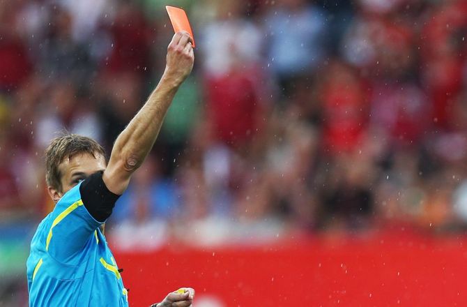 Super Lig -Lejesvend suspenderet for rødt mod ejer-klub