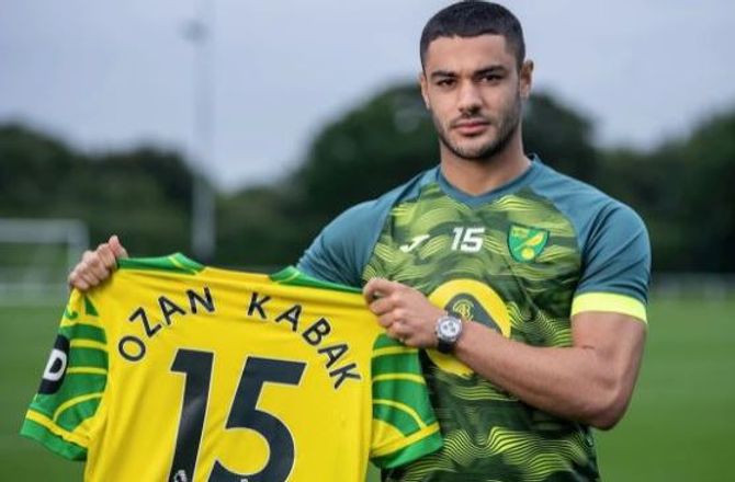 International -Norwich lejer tidligere Liverpool-stopper