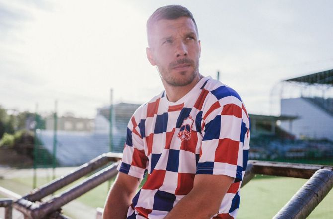 Ekstraklasa -Podolski scorer fra egen banehalvdel - se vanvidsmålet her
