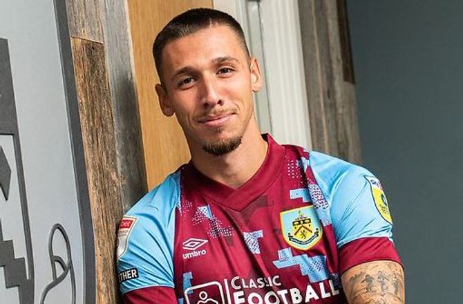 Championship -Burnley køber Darko Churlinov i Stuttgart
