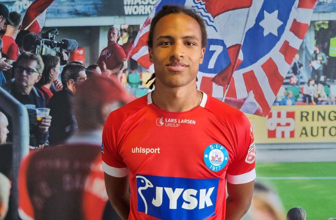 Danmark -OB-boss om Østrøm-salg: Kunne ikke love ham spilletid