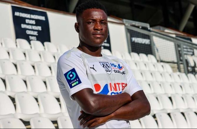 Ligue 2 -Ajax og Amiens er enige om Bandé-pakke