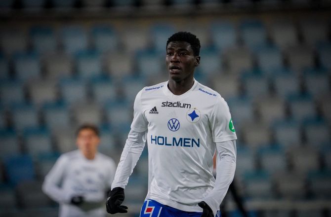 Allsvenskan -Norrköping skriver under med 18-årig ghaneser