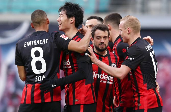 International -Frankfurt siger farvel til angriber og midt