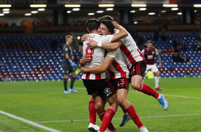 EFL Trophy -Sunderland løb med EFL-trofæet på Wembley