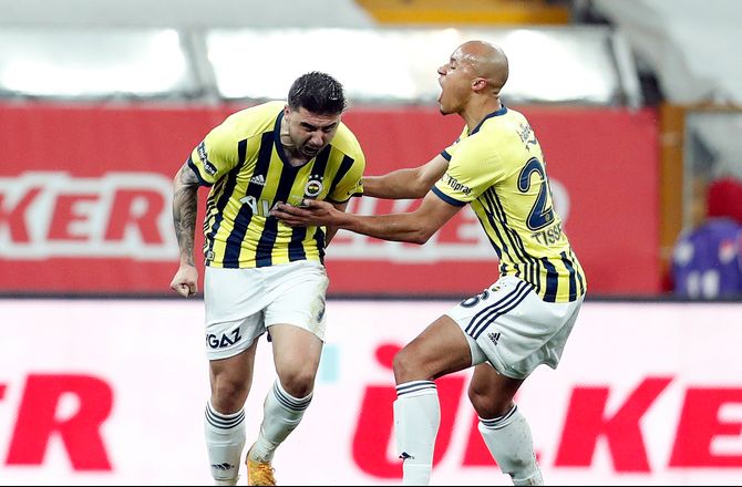 Super Lig -Fenerbahce holdt snor i topholdet Besiktas