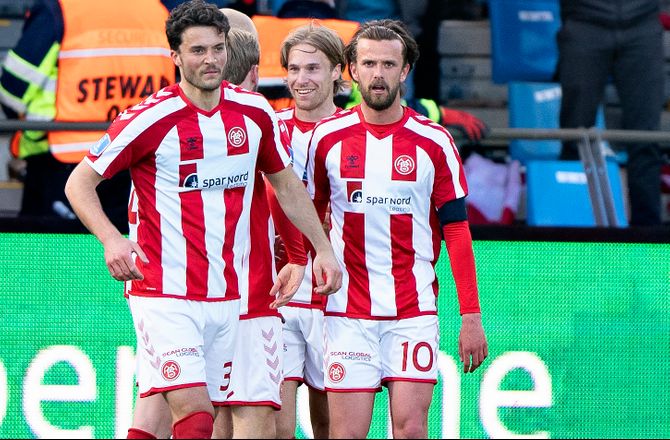 3F Superliga -AaB skal klædes på af italienske Macron
