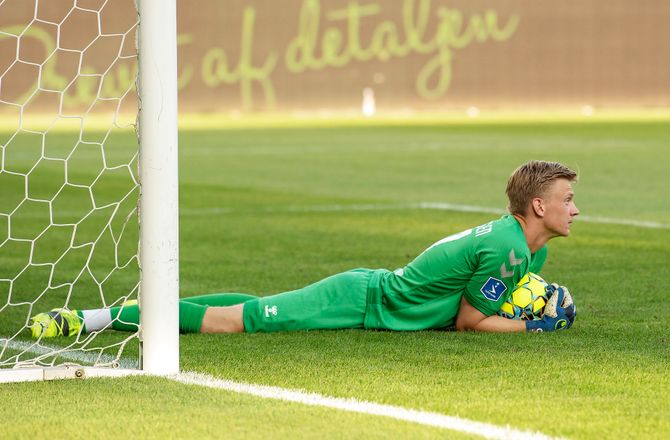 International -Ærgerlig Oliver C: OB afviste et par HSV-bud