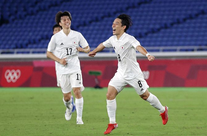 OL Gruppe A -Frankrig ude af OL efter store japanske tæv