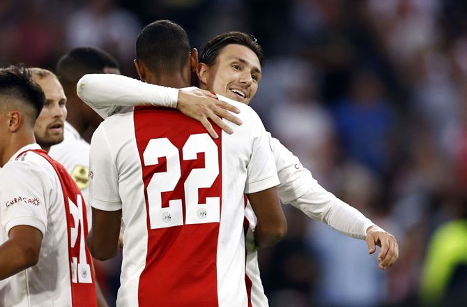 Æresdivisionen -Ajax med stort goalshow mod Vitesse