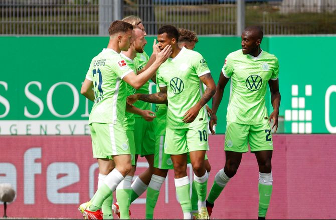 Bundesliga -Wolfsburg bevarer førstepladsen i Tyskland